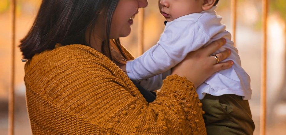 mother-and-child-7181079_1280